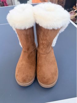 Size 6 Brown Boots with Faux fur
