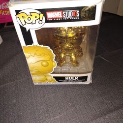 Brand New Gold Hulk Marvel Studios #379 Funko Pop Box Is a little Rough 