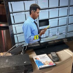 32 inches Magnavox TV