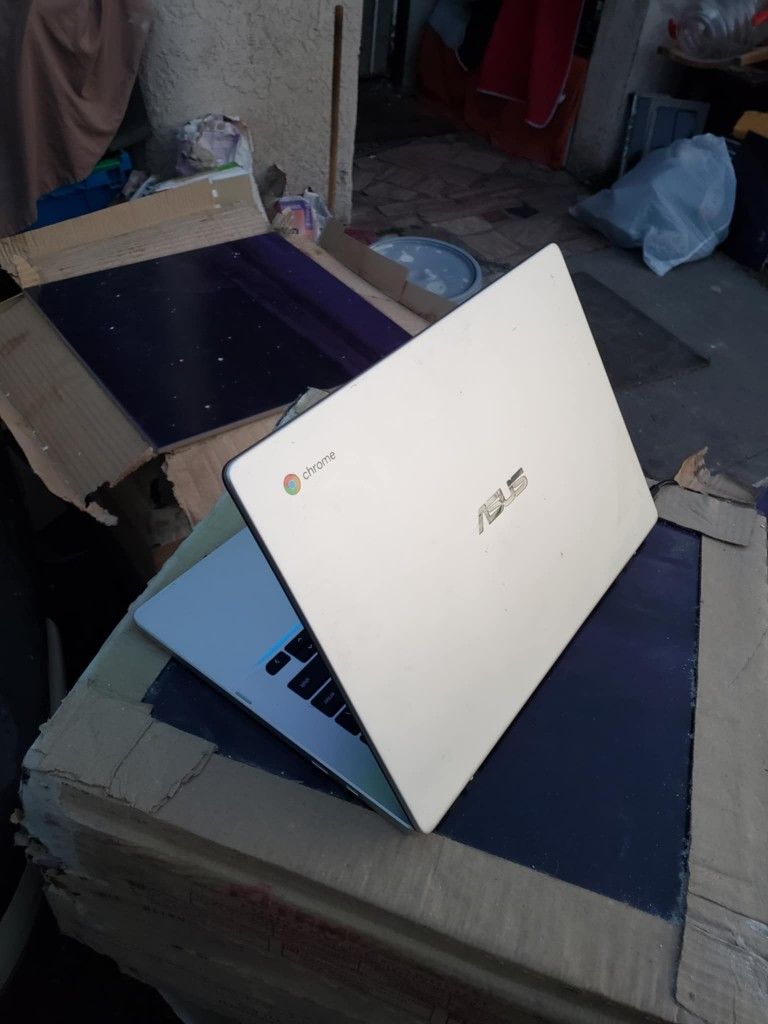 1TB 1,000GB. Asus Silver Edition Computer Laptop Chromebook 14 inch. 4GB ram 1TB. All work 100%.. 0 issues $250! Free delivered In Person