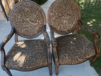 A beautiful ❤️ Vintage set of Wood frame Circle backs replica