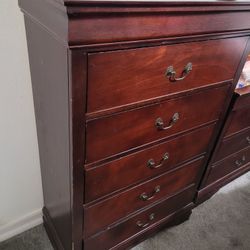 Dark wood 5 drawer dresser