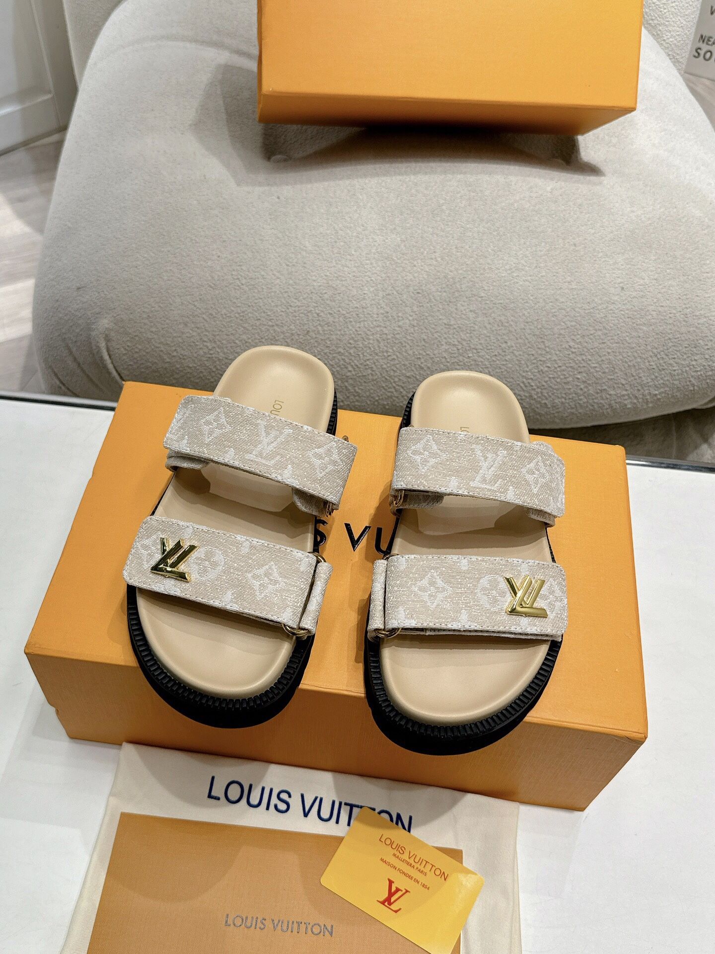 Louis Vuitton Women’s Shoes With Box 2025 New