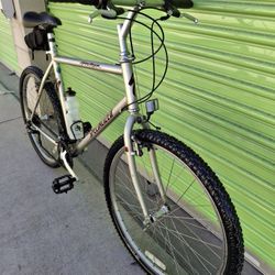 SPECIALIZED HARDROCK MOUNTAIN BIKE 21 SPEEDS TIRE 26 SIZE L