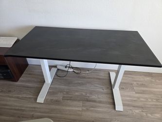 Height adjustable table