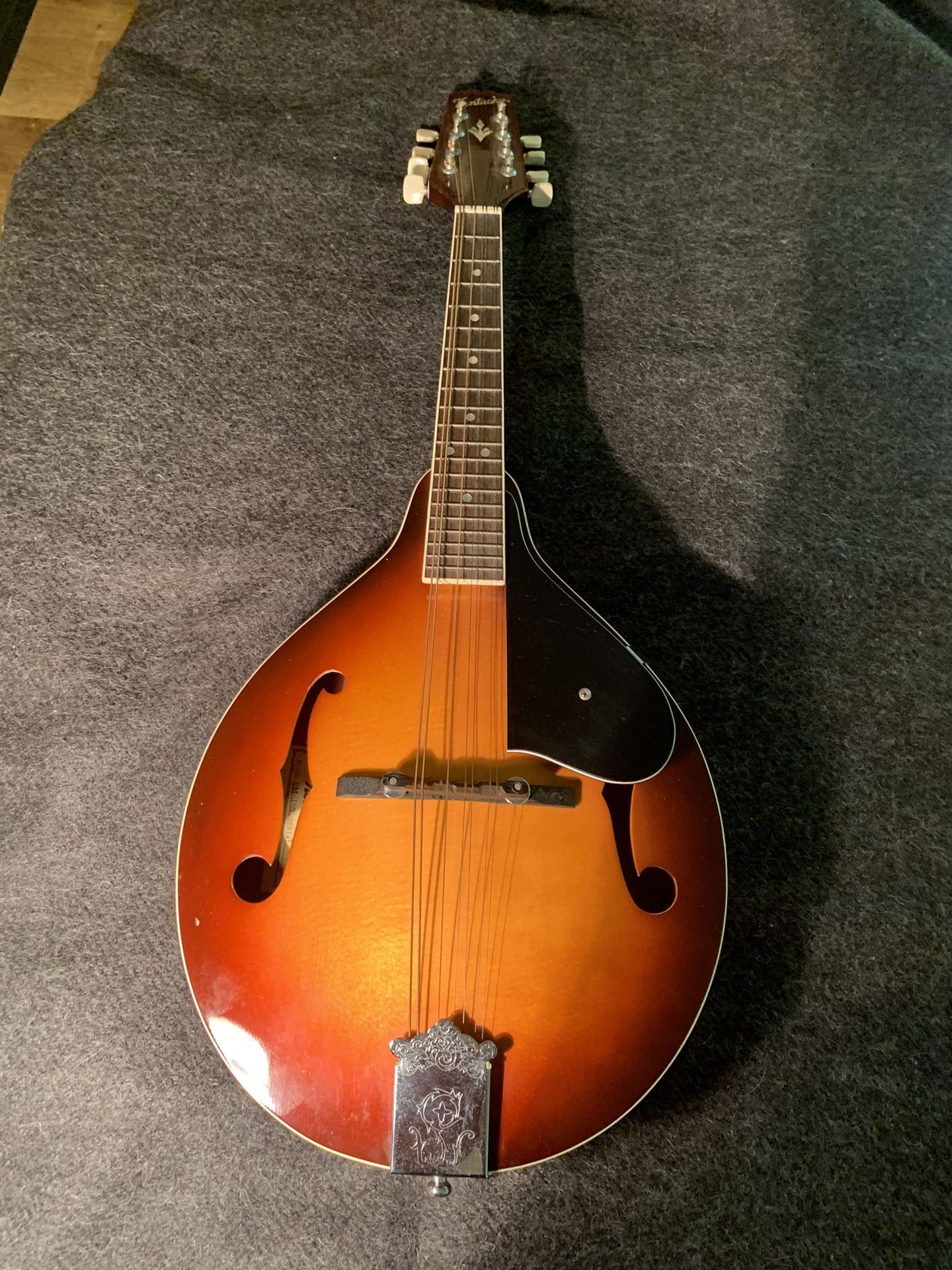 Vintage Kentucky KM-180S Mandolin for Sale in Alexandria, VA