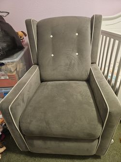 Nursery swivel/recliner chair