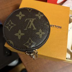 Louis Vuitton Change Pouch for Sale in Nashville, TN - OfferUp