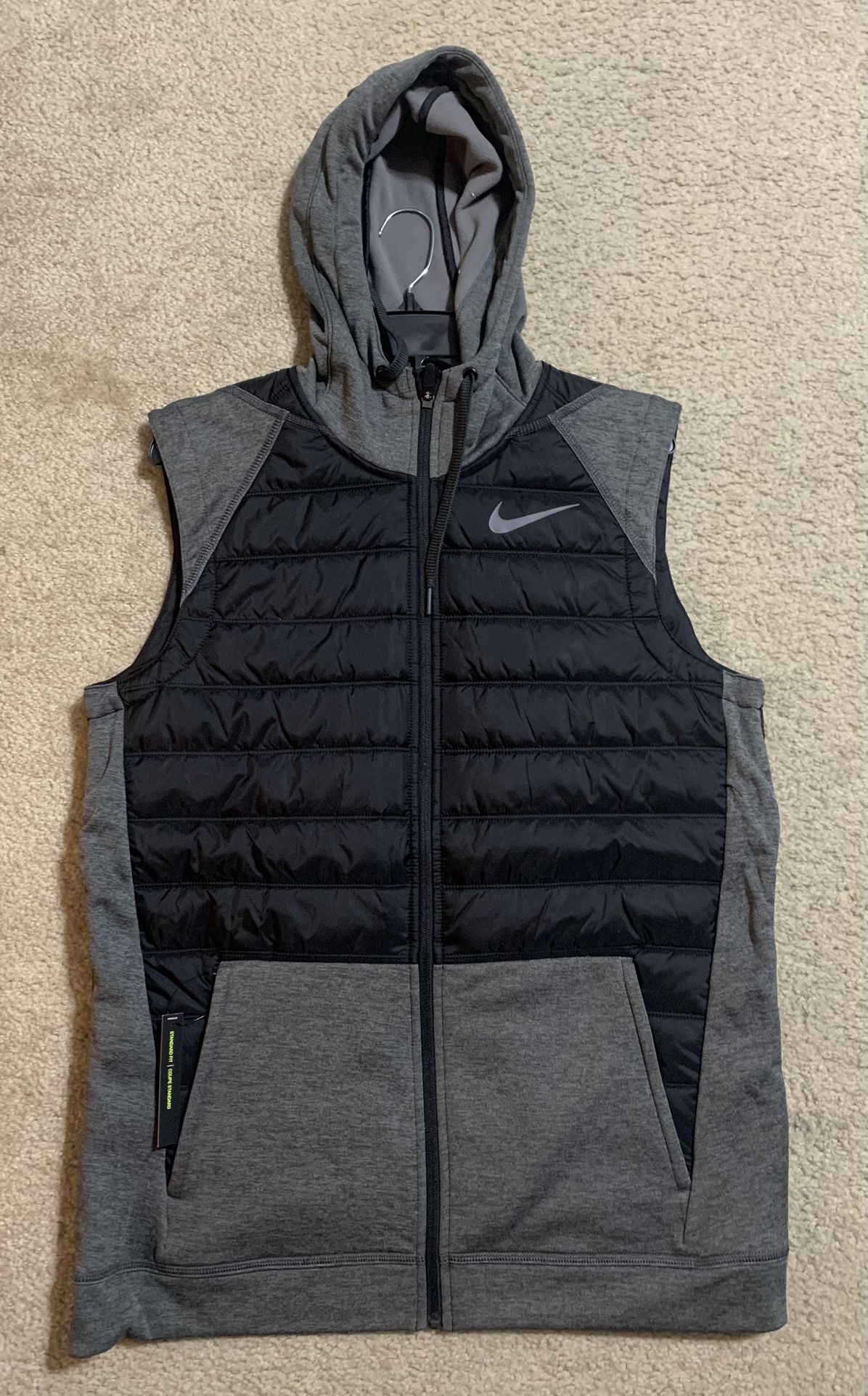 $90 NIKE THERMA WINTERIZED TRAINING VEST BV4534-071 MEN'S MEDIUM BLACK GRAY NWT