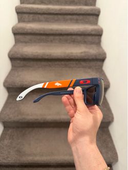 NFL DENVER BRONCOS EDITION NEW Polarized Oakley Holbrook XL With Original Packaging