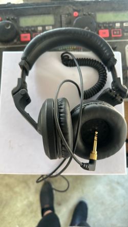 Headphones normally use good condition no use for them anymore Headphones normally use good condition no use for them anymore