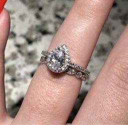 New 18 k white gold engagement ring wedding ring set
