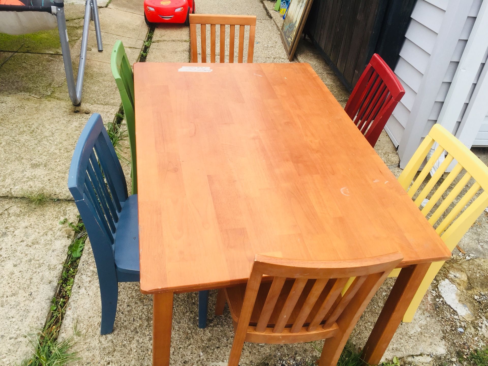 Kids wood table w/ 6 chairs