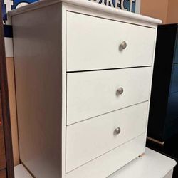 Nueva Nightstand