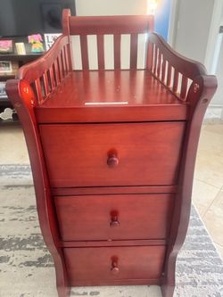 Changing table/dresser