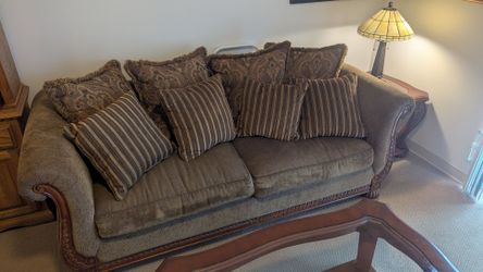 H. M. Richards Livingroom set Very Good Condition no pets or smoke