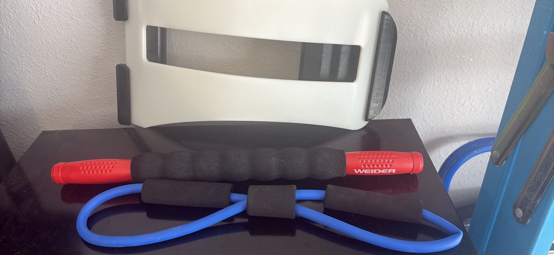 Stretching equipment