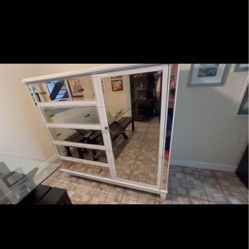 Dresser Moderno con Espejo Completo y Gavetas – Estilo Elegante