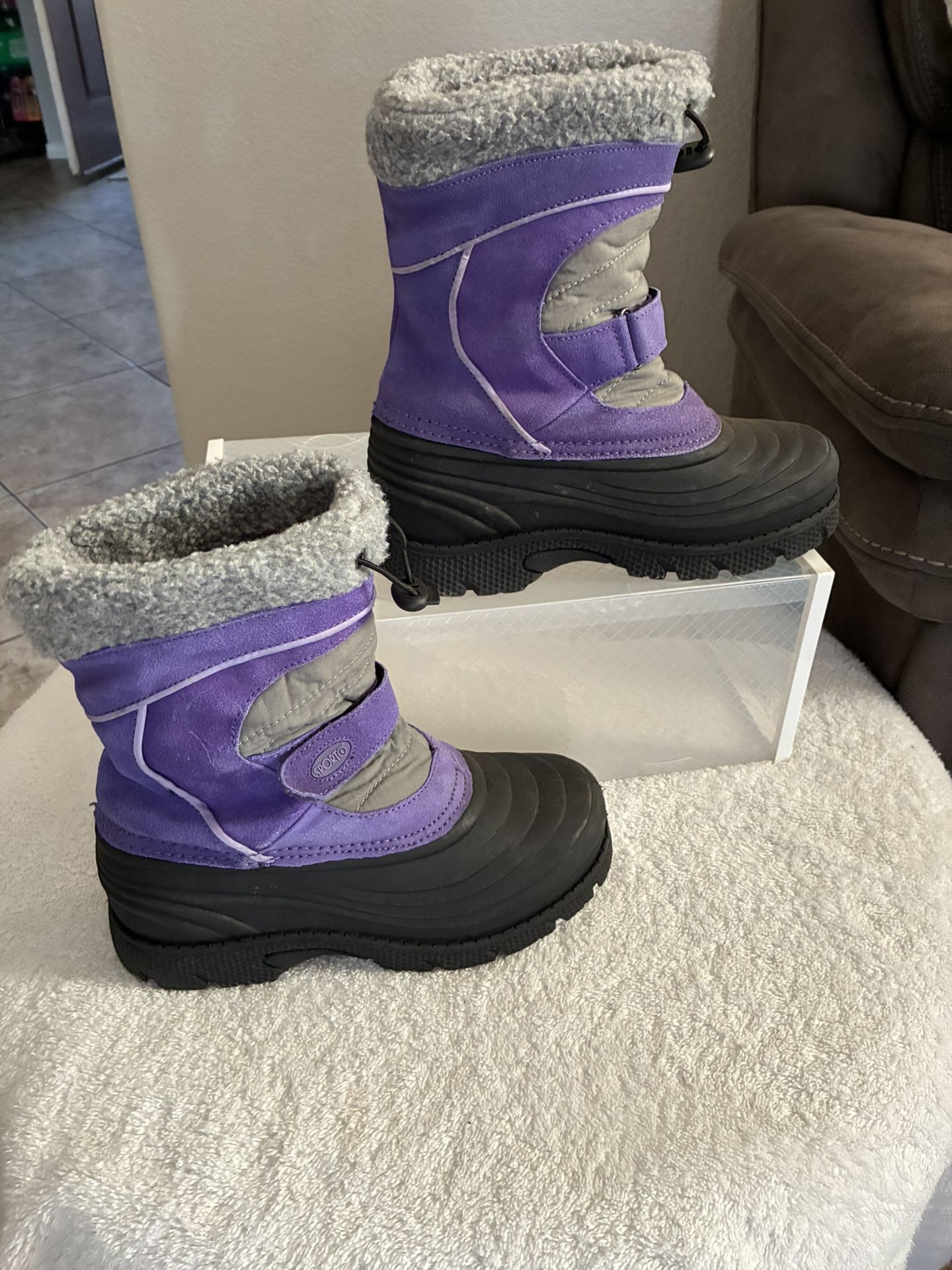 Boots Snow ❄️ Size.4 M