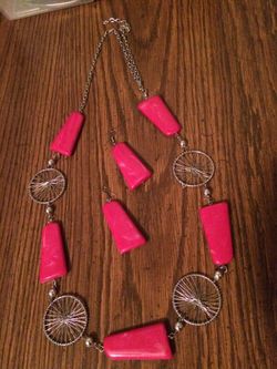 Pink spins & stone necklace & earrings