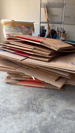 Free Moving Boxes and Packing Material