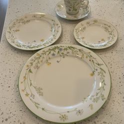 40 Piece Noritake Ivory China