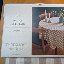 Threshold Brand, Round Tablecloth - 70" dia. NEW
