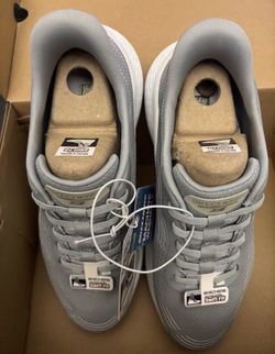 New with tags women’s skechers size 9