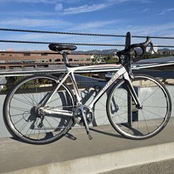 17 lb. All-Carbon Trek Madone 6.9 Racing Bike 