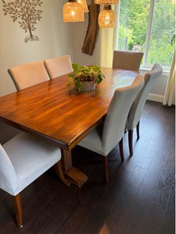 Dining room table with 6 chairs