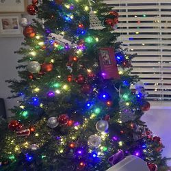 Pino De Navidad 7. Ft Usado Poco  Casi  Nuevo En Caja Con 1000 Luces 