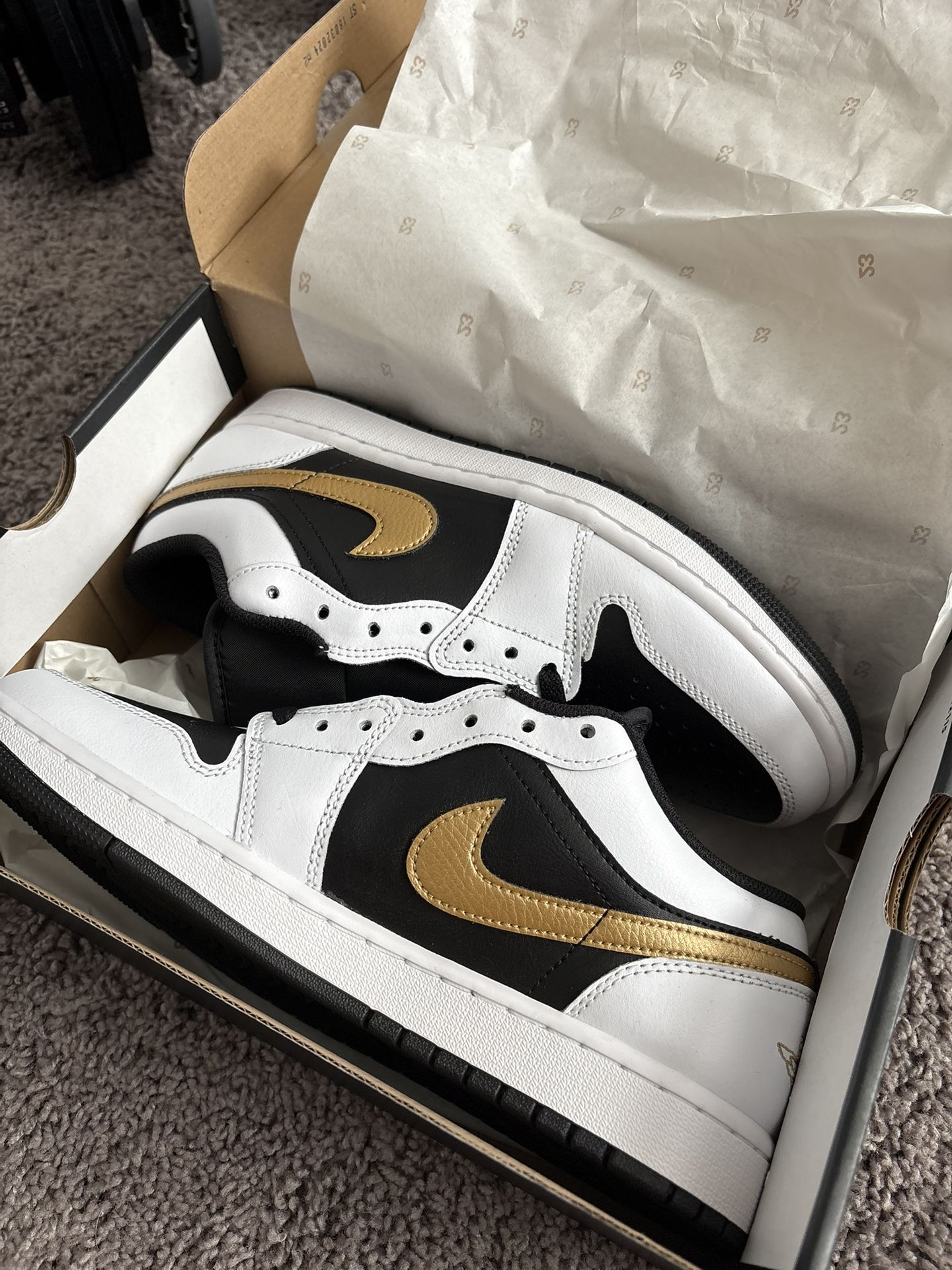 Jordan 1 Low SE “Gold Swoosh” Size 9 – Brand New in Box