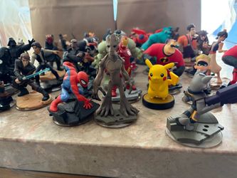 Large Lot of Disney Infinity and Amiibo Figures