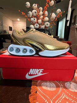 Nike Air Max DN Gold Sneakers