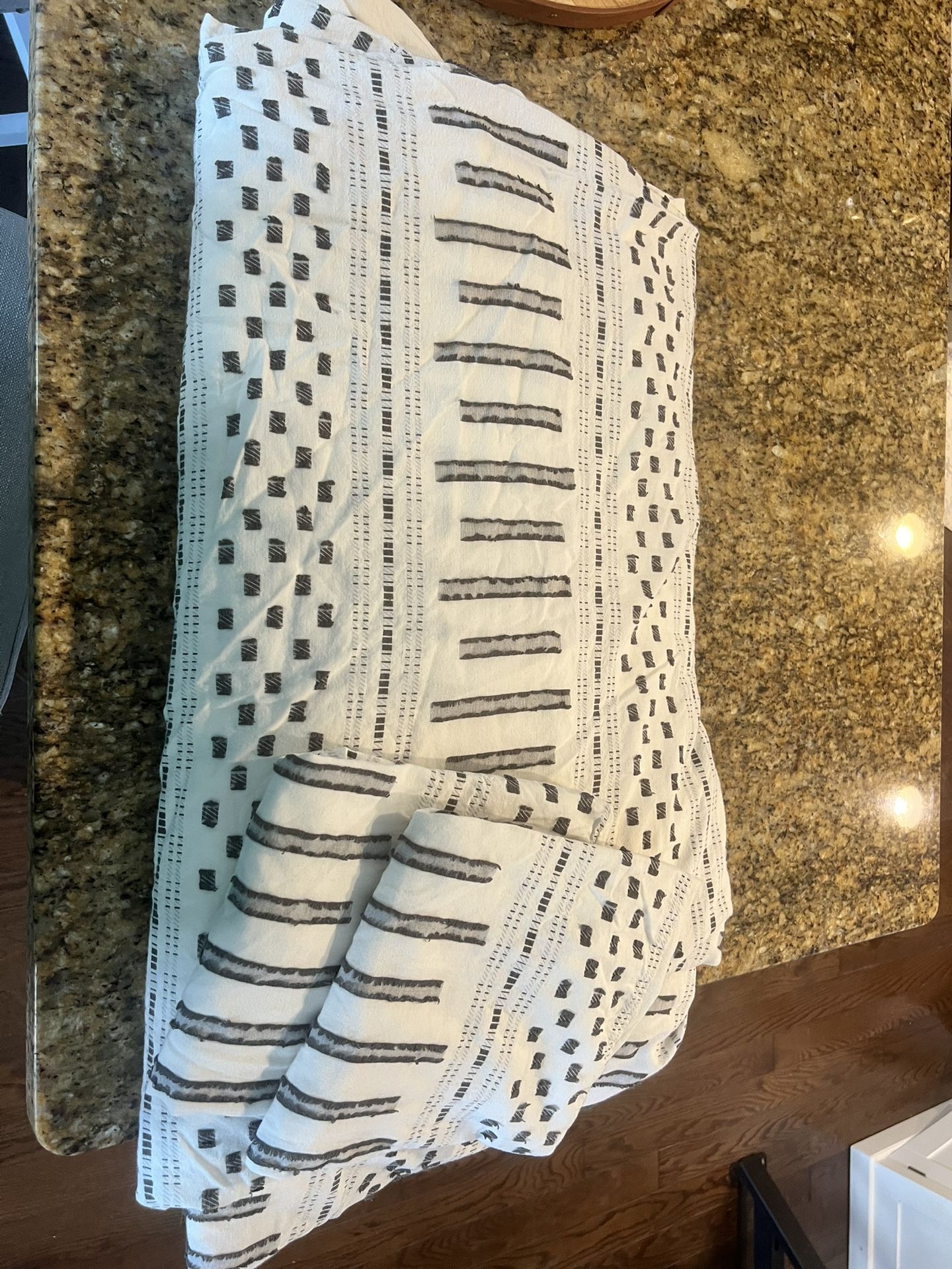 Duet Cover With Matching Pillow Cases.
