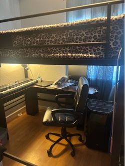 Upper Queen bed, office desk and chair