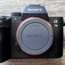Super Bundle Sony A7 III 4K Camera, 70-200 f/2.8 Lens, DJI Wireless Mics, Tripod & More