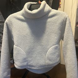 All in motion White Sherpa turtleneck with pockets 