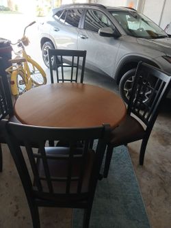 Kitchen table/4 chairs