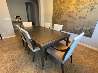 Dinner table and 6 chairs