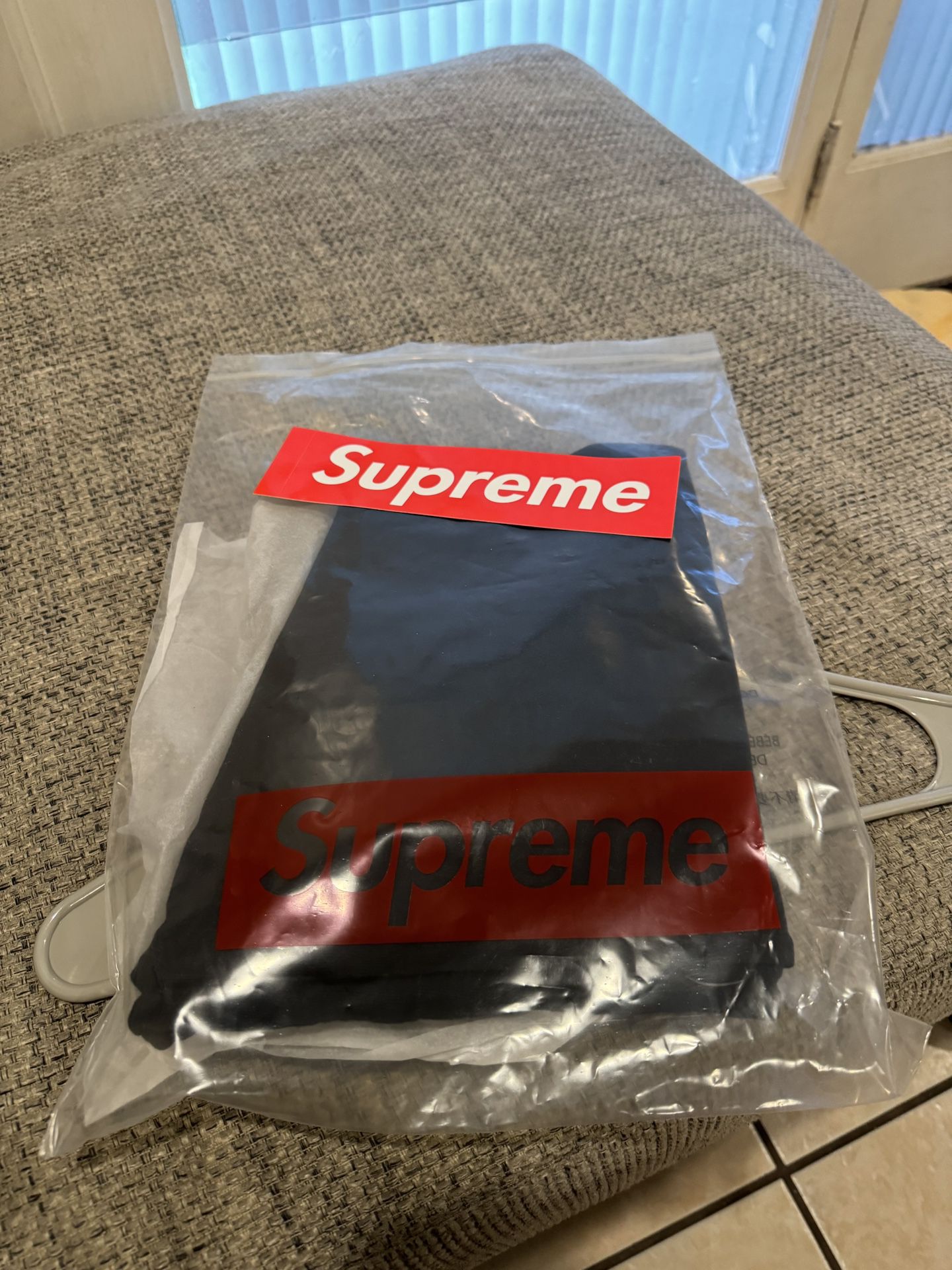 supreme shirt size m