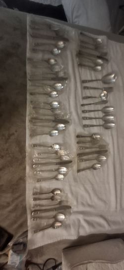 Oneida Community CORONATION 1936 Silverplate – Serves 8 Guests PLUS Serving Utensils – 55 Pc Set