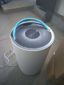 Air purifier with 2 refills