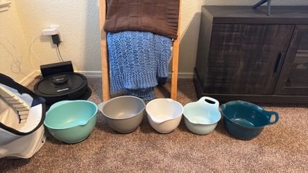 Stackable kitchen bowls
