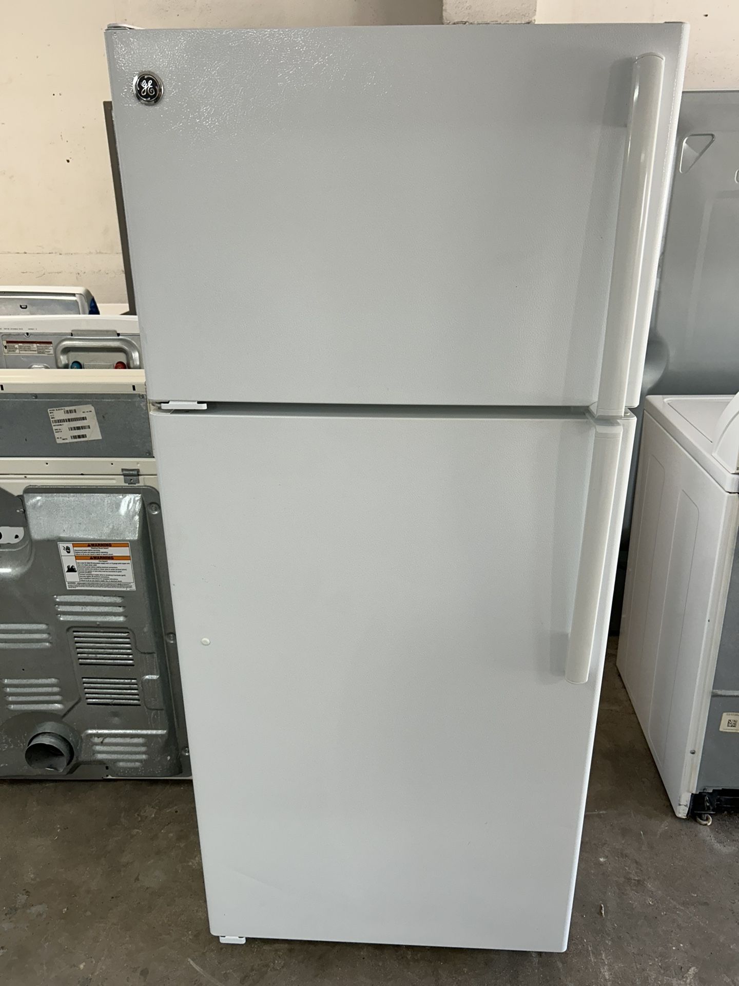 Like New White Top Freezer Refrigerator
