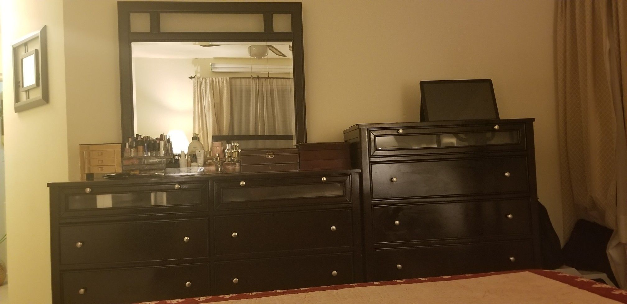 Queen Bedroom sets 2 Nightstand 2 dresser with Mirror