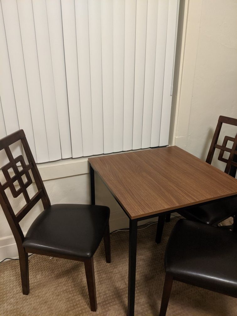 Table with 4 chairs