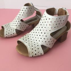 Girls White Sandals , Size 10