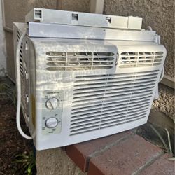 Frigidaire Window AC In Great Condition 5000 BTU