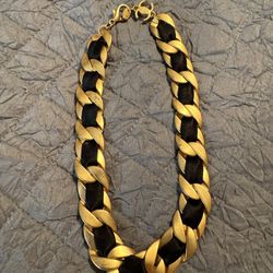 Channel Interlocking Gold Matte Chain & Ribbon 